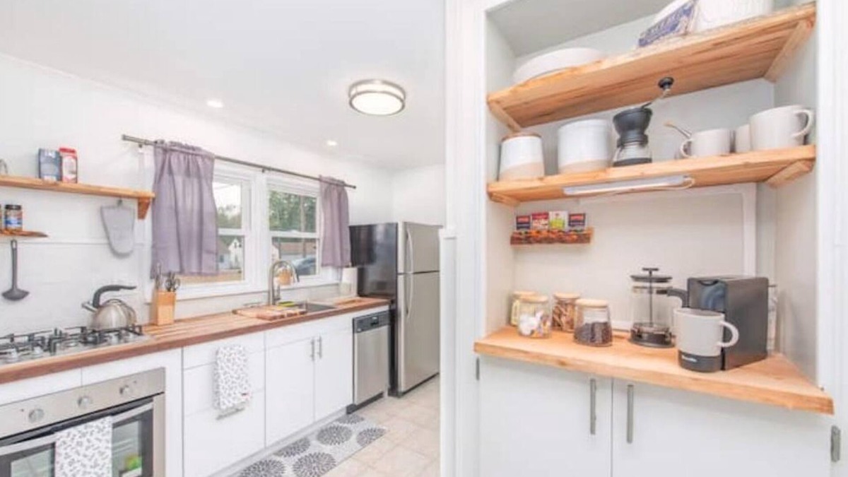 Mansfield Cottage | Kingwood Cottage, a beautiful 2-bedroom cottage across from Kingwood