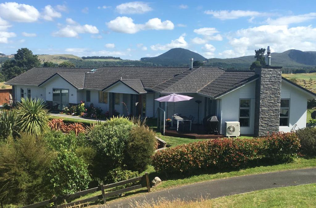 Kinloch Bed & Breakfast | Kinloch Lake & Golf Views