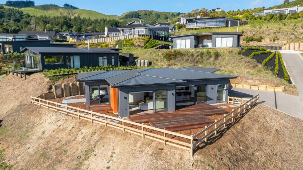 Kinloch House | Kinloch Lookout - Lake Taupo