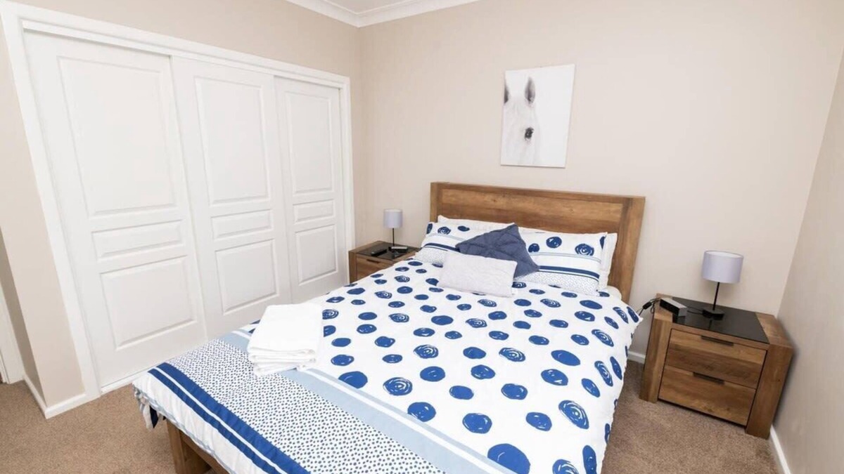 Orange East House | Kinross on Cox - Cosy Family Home