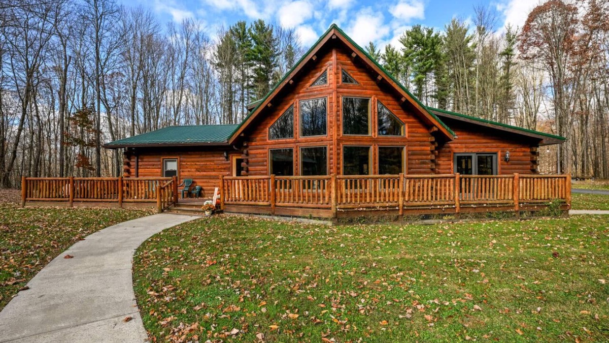 Kinsman Cabin | Kinsman Cabin in the woods on 60 acres w/Hot Tub
