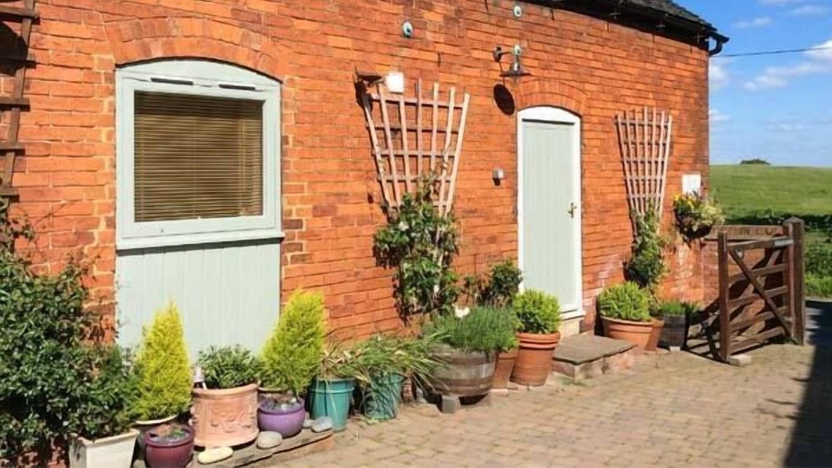 Denstone Cottage | KIPPER'S CORNER, pet friendly, character holiday cottage in Doveridge