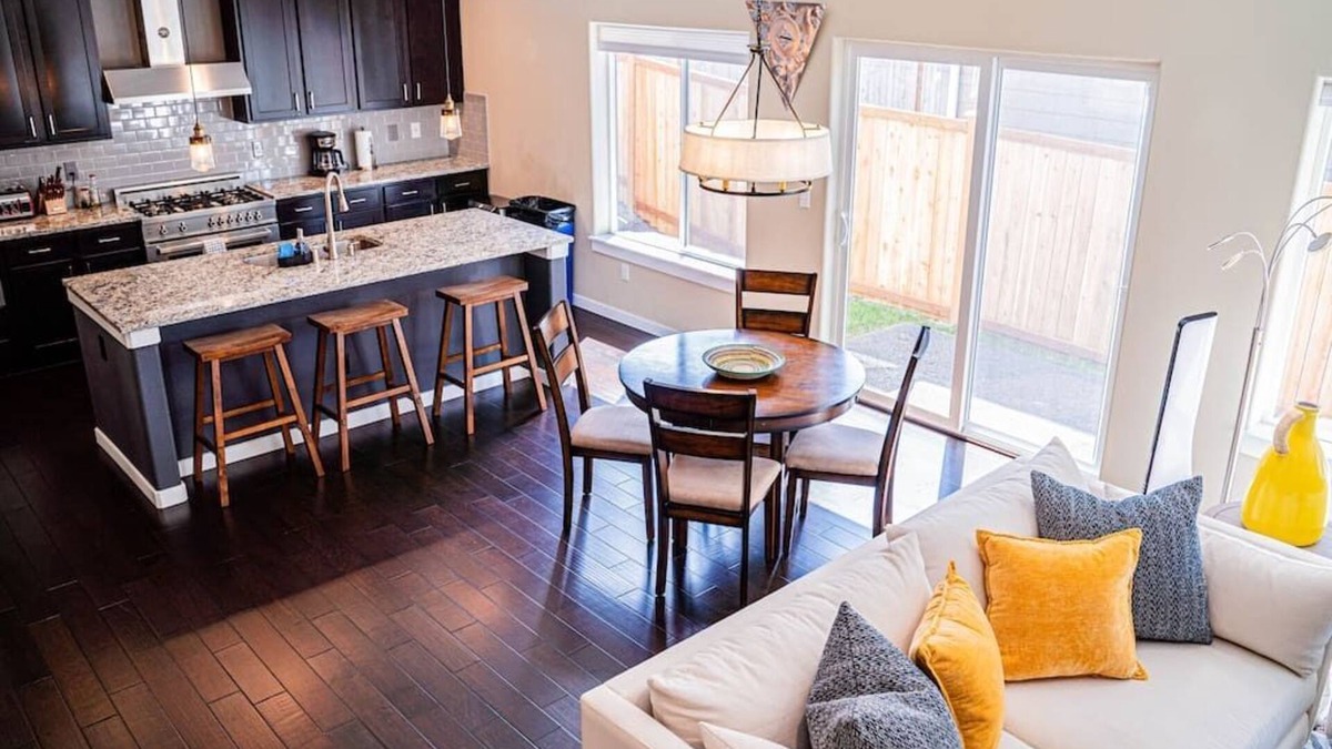 North Rose Hill House | Kirkland Luxury Tranquil Retreat 7BR w/Office
