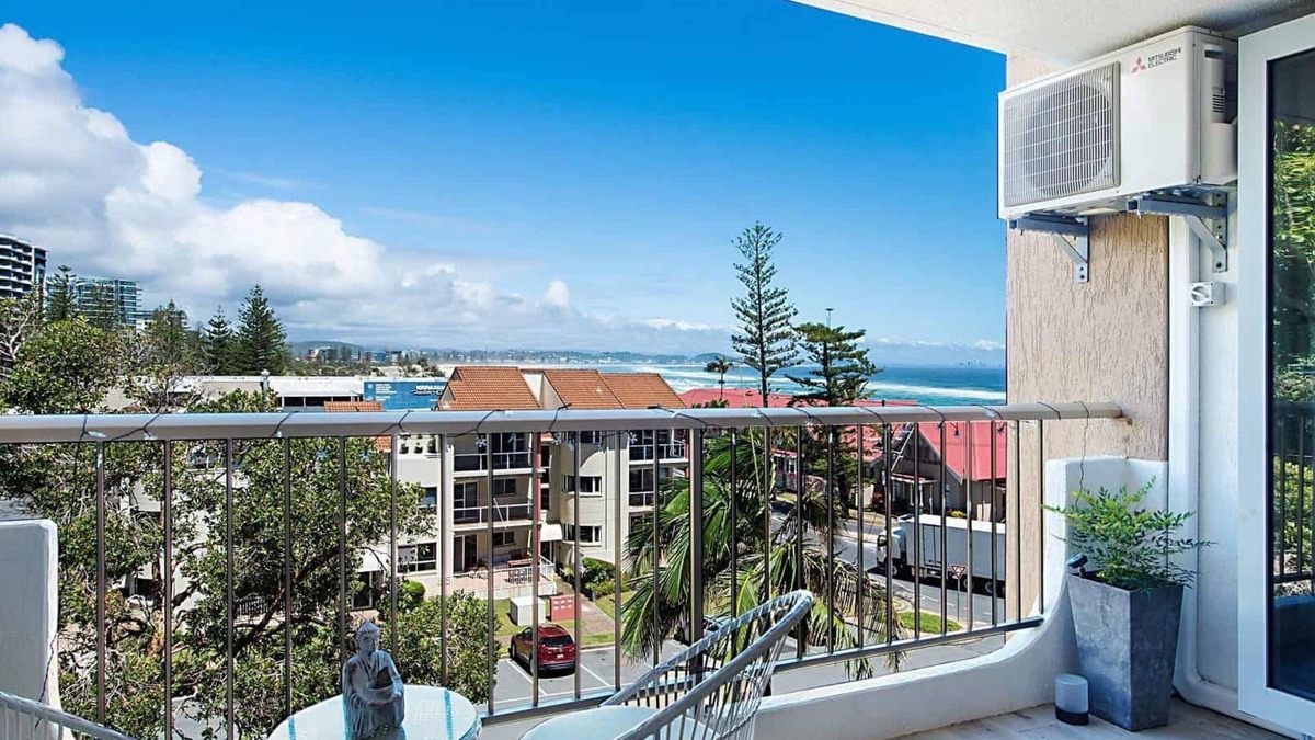 Coolangatta Apartment | Kirra Gardens 15 on Kirra Point Beachfront - Min. 3 night stays!