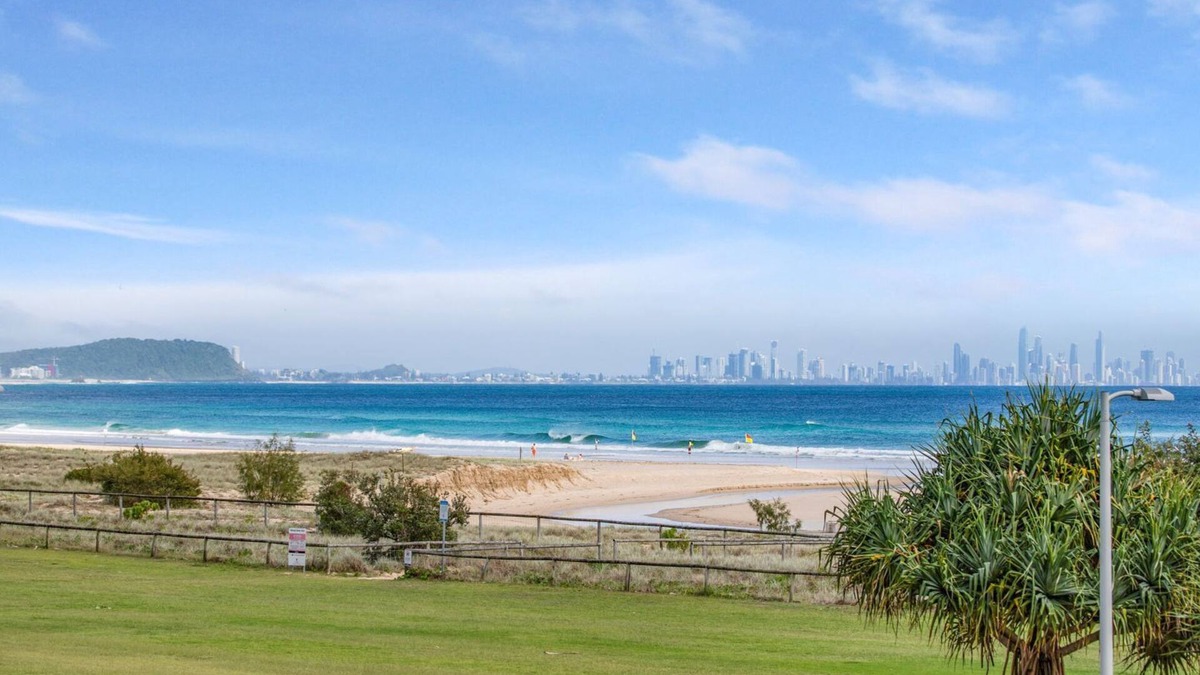 Coolangatta Apartment | Kirra Vista 9 - Kirra Beachfront - Min. 3 night stays!