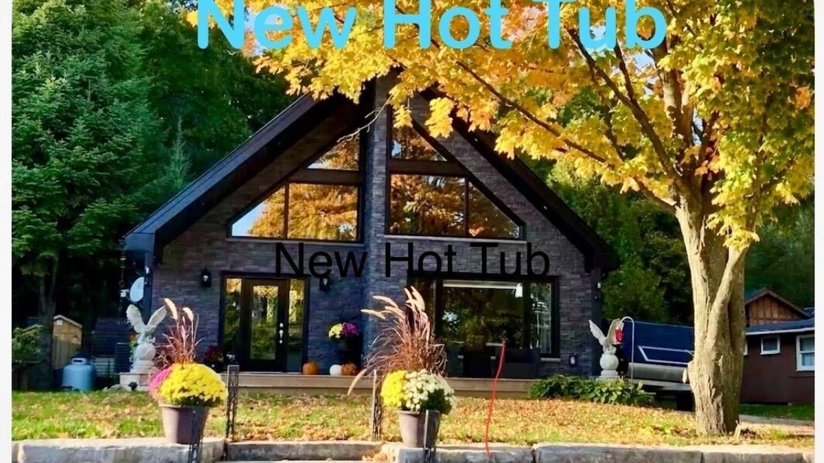 Wiarton House | Kiss & Bond Water View ,4 -Seasons address 132 Bruce rd 9 , Wiarton , Ontario