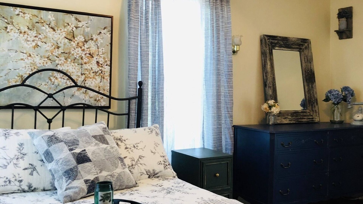 Dover House | 💋Kissing Downtown - Parking Spot! Sleeps 5🖐Free Wine🍷