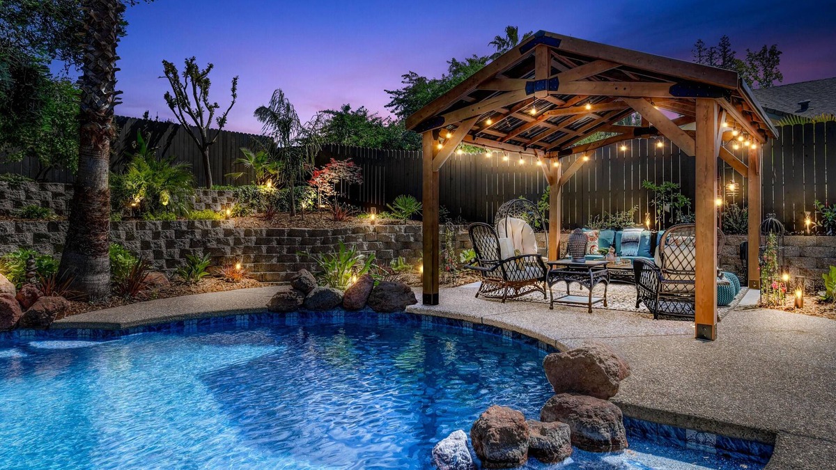 Roseville House | Kissing Turtle Lagoon🐢🌴 Pool, spa, fire pit, grill, games! Great location!