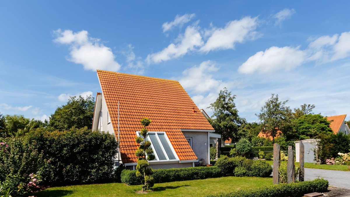 Scharendijke House | Kitchen, bathroom & sauna, beautiful garden 5* vacation home, Park Zeeland Village, WLAN 5G