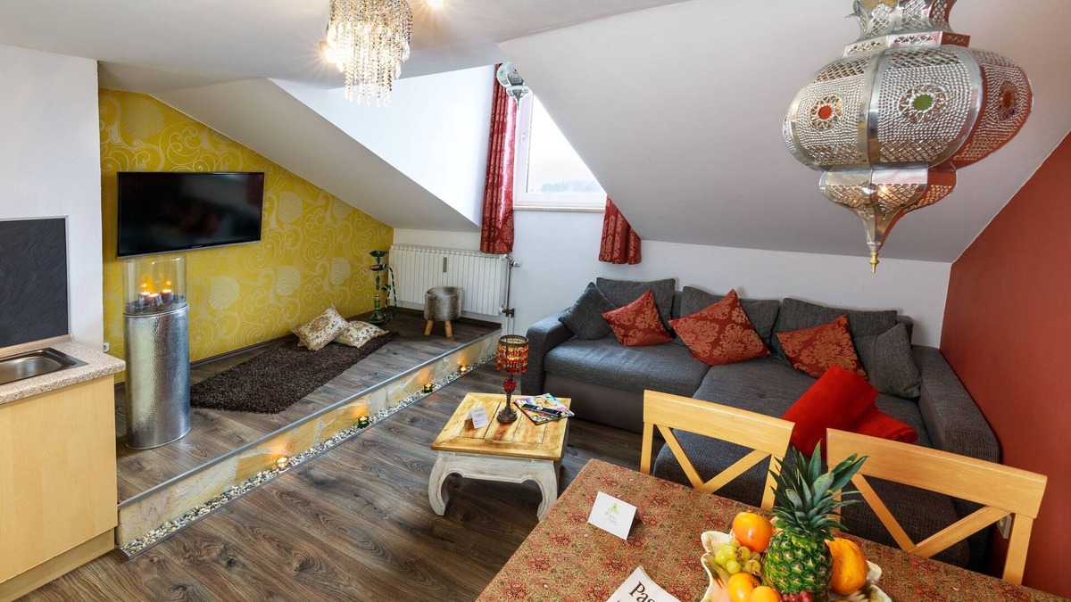 Stocking Apartment | Kitchen, living rooom, 2 bedrooms, pool, garden, for 4 persons