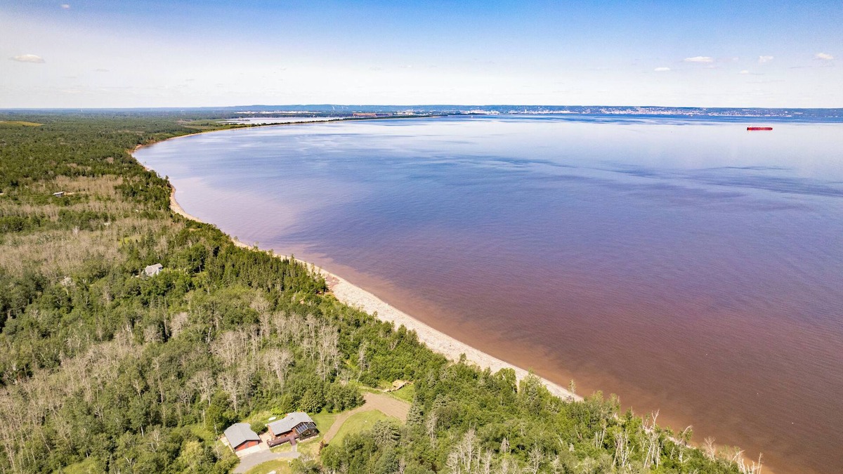 South Range Cabin | Kitchigami Lodge - on Lake Superior. Beach, Firepit, Hot Tub, 30 min to Duluth!