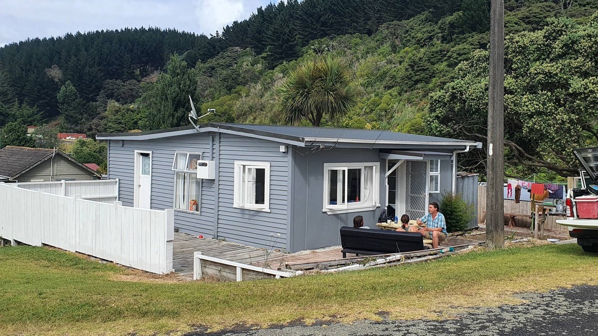 Kawhia House | Kiwi as - cute comfy and an euphoric escape