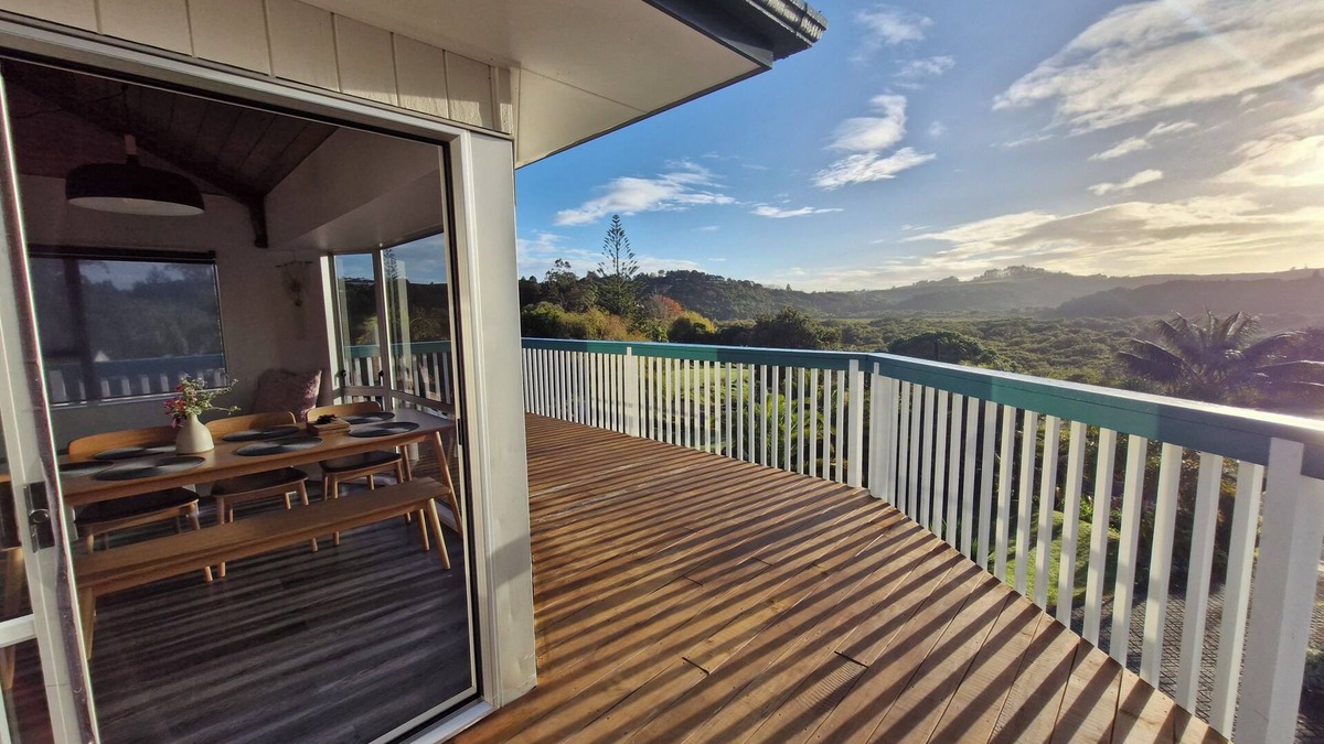 Kerikeri House | Kiwi calls and sunrises by the Kerikeri inlet.