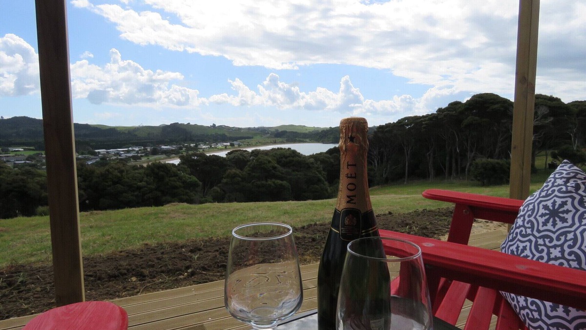 Cable Bay Cabin | Kiwi Scenic Retreat