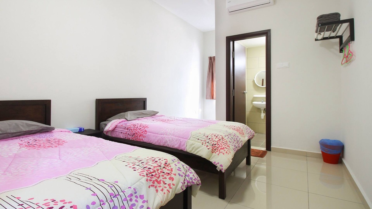 Taman Mahajaya House | KL4, Modern Simplicity House 4 Vacation