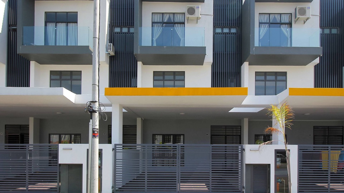 Taman Mahajaya House | KL8, Titanic Home for Gigantic Group