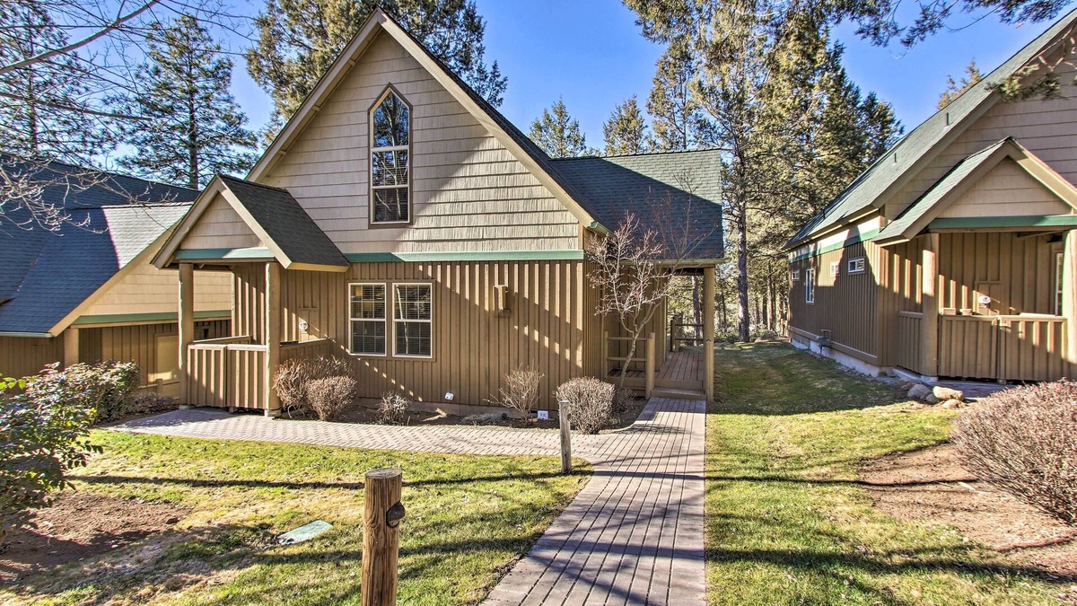 Klamath Falls Cabin | Klamath Falls Cabin Retreat w/Deck & Grill!