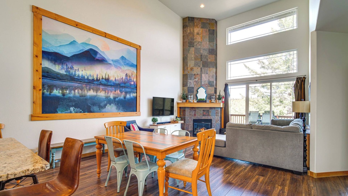Klamath Falls House | Klamath Falls Getaway w/Pool & Hot Tub Access!