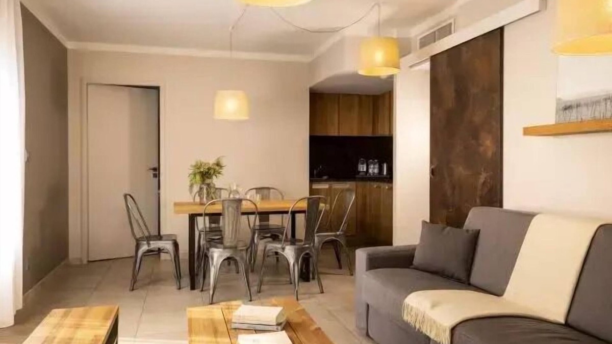Claouey Apartment | Klassische Lodge mit 2 Schlafzimmern und 4 Personen