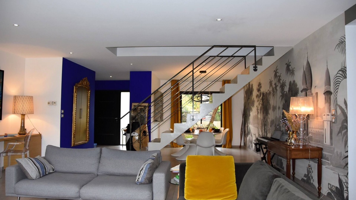 Merignac Villa | Klein House - 8 travellers with swimming pool and lush garden - Ideal for families!
