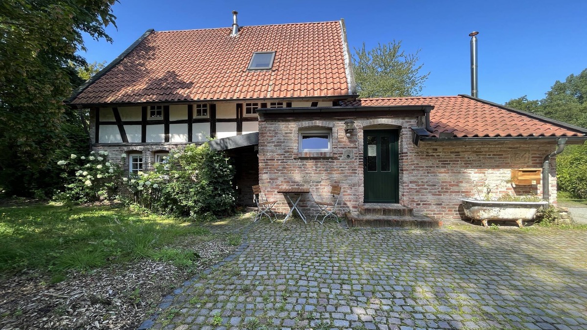Detmold Apartment | Kleine Ferienwohnung mit Kaminofen Mitten im Grünen