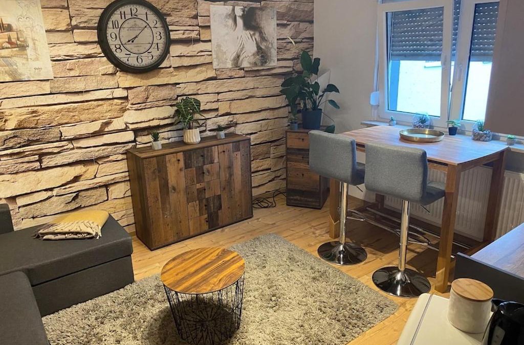 Eberbach Apartment | Kleines Apartment mit begehbarer Dusche im Schlafzimmer