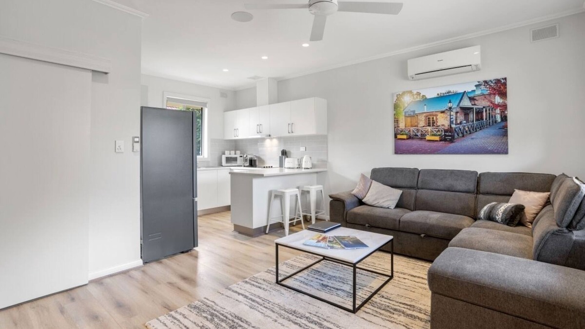 Hahndorf House | Kleines Haus 2 - Towels & Linen Inc, Centrally Located in the Heart of Hahndorf