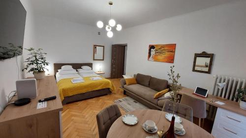 Bielany Apartment | Klimatyczny apartament na Bielanach przy metrze