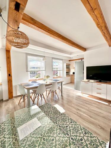 Bielawa Apartment | Klimatyczny apartament nr 8 z widokiem na góry Sowie