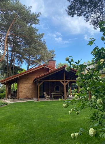 Debina House | Klimatyczny domek z drewna nad morzem