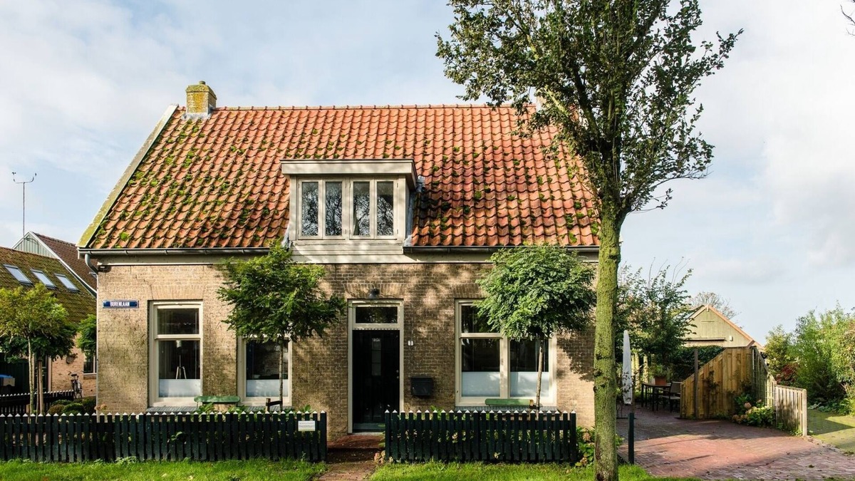 Ameland House | Klokkenluider is a rurally furnished house on the edge of the village of Hollum.