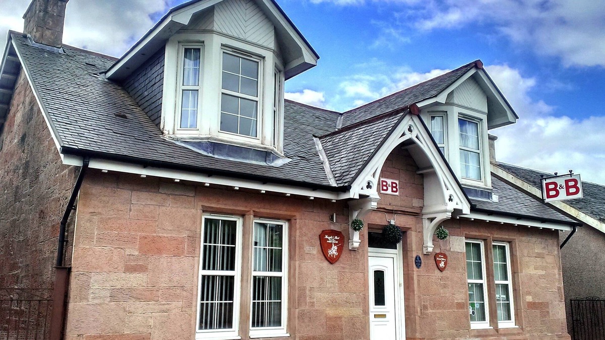 Airdrie House | Knight's Rest Guest House