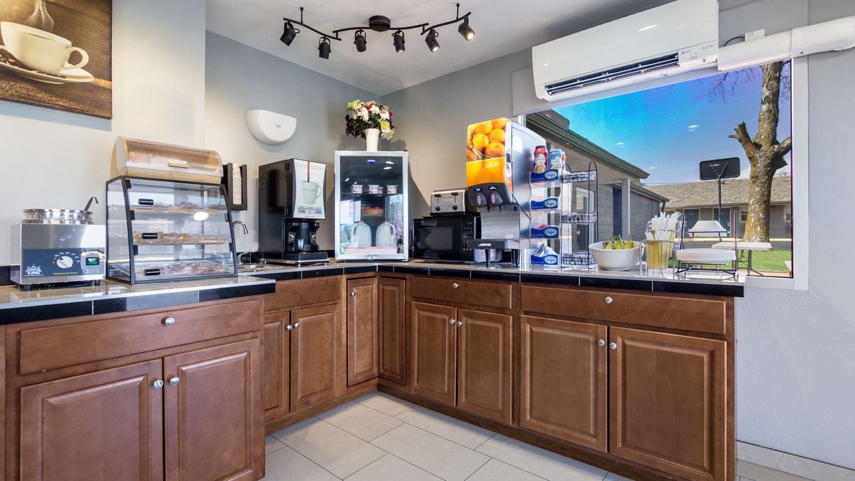 Salem Hotel | Knights Inn and Suites Salem