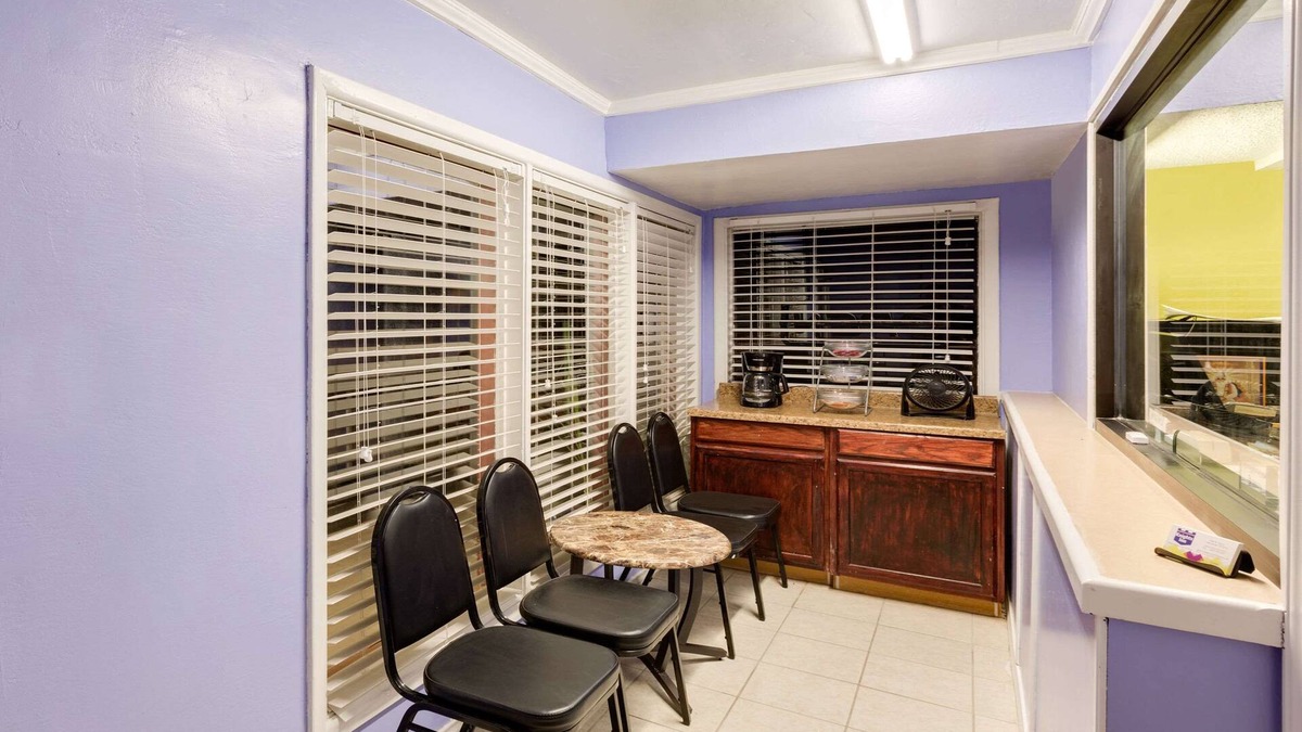 Big Spring Hotel | Knights Inn Big Spring