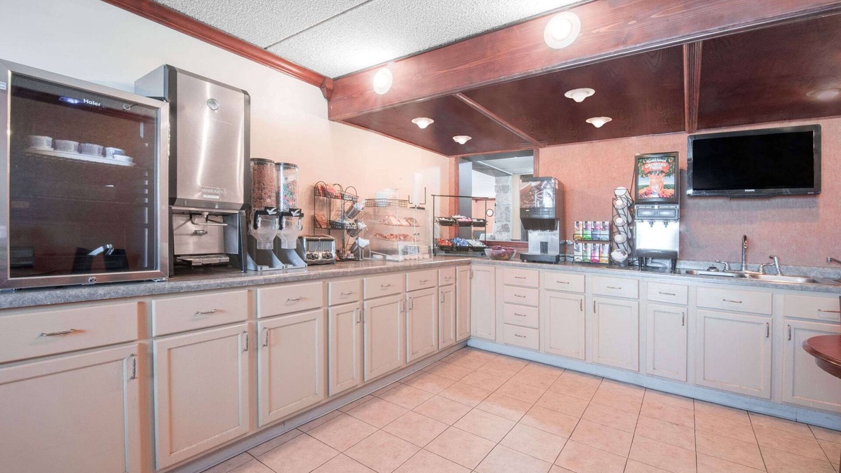 Grand Forks Hotel | Knights Inn Grand Forks