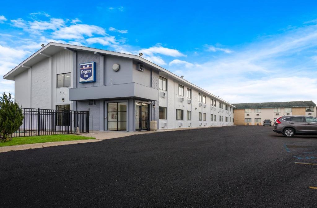 East Paris Hotel | Knights Inn Grand Rapids East Airport