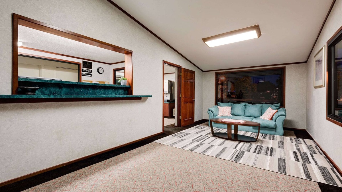 Macedonia Hotel | Knights Inn Macedonia