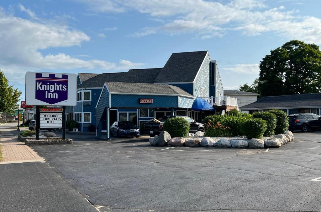 Mackinaw City Hotel | Knights Inn Mackinaw City