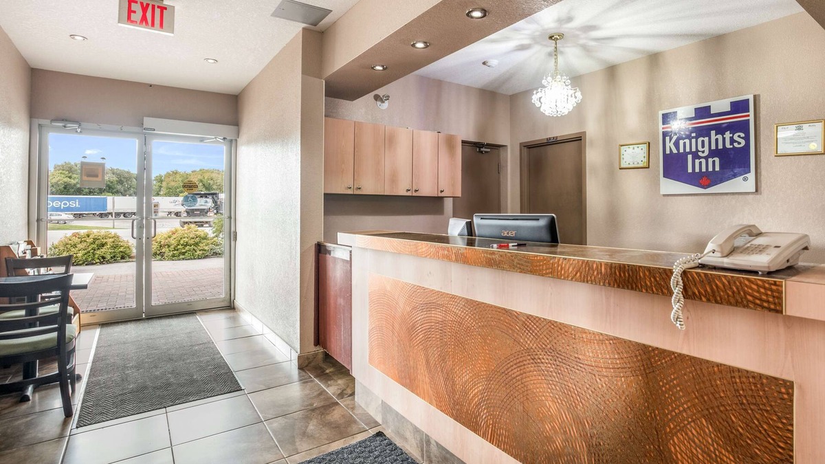 Orillia Hotel | Knights Inn Orillia