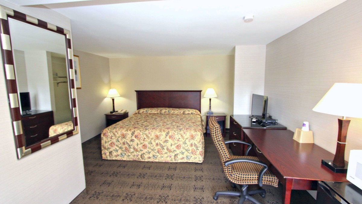 Pine Grove Hotel | Knights Inn Pine Grove