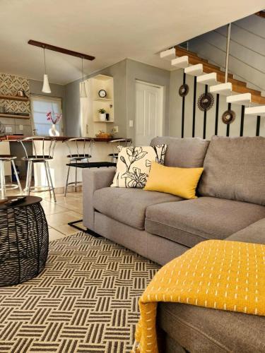 Knysna Central Apartment | Knoll at Oaklands - Two Bedroom APT Knysna Retreat!