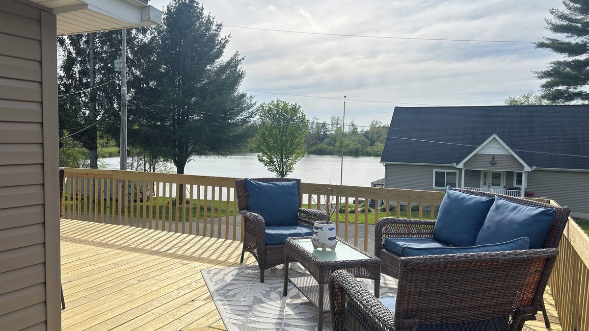 Cambridge Springs House | KnotRLake a cozy get-a-way with a lake view!