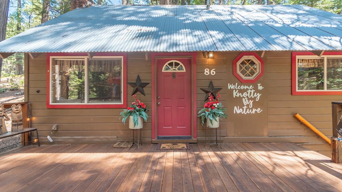 Camp Connell Cabin | Knotty by Nature - Adorable Cabin on Private Road with Firepit! (winter only)