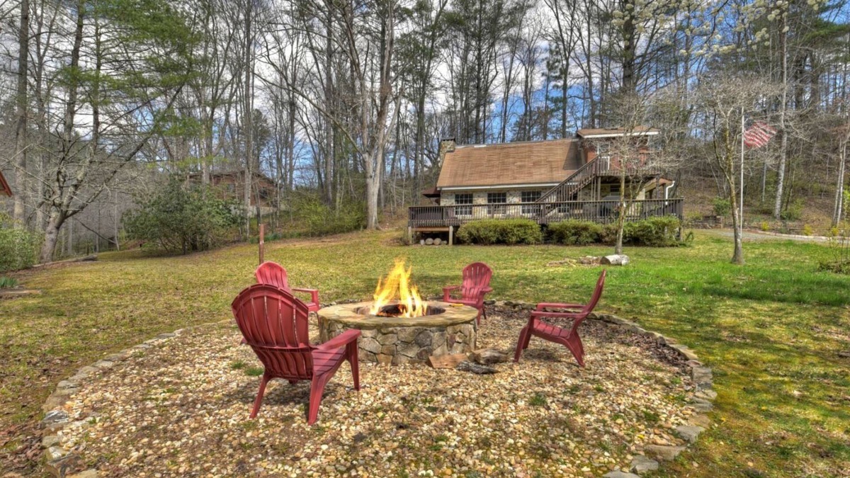 Morganton Cabin | Knotty Creek Retreat - Creek access & hot tub