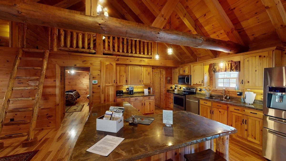 Laurelville Cabin | Knotty Pine cabin w/pond, hot tub, pool table close to hiking