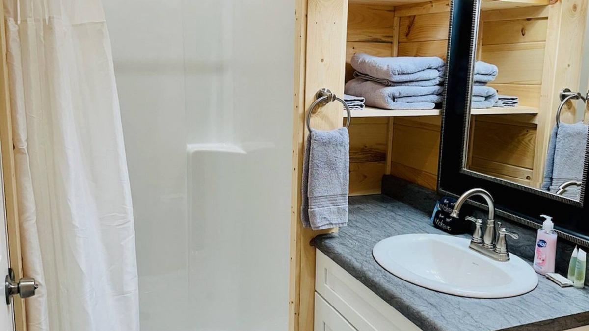 Mountain View Cabin | Knotty Squirrel Unit 7 Multibedroom Suite