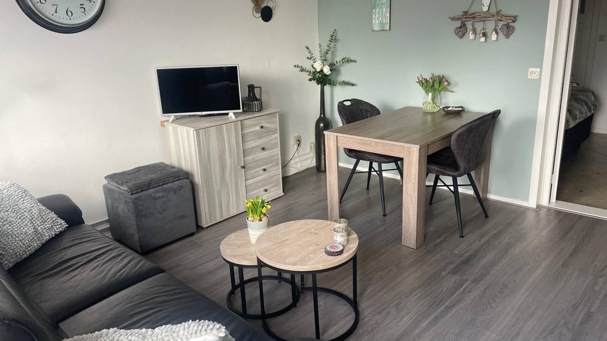 Petten Apartment | Knus Zomerhuis in Centrum van Petten op Loopafstand van bos en Strand