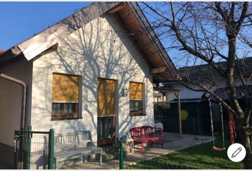 Himmelreich House | Knusperhaus mit Garten