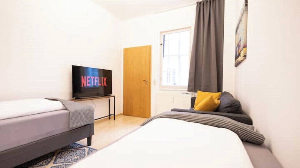 Altstadt Apartment | ★ Ko-Living V at the Opera | Right in the center | Free WiFi | Up to 4 people ★