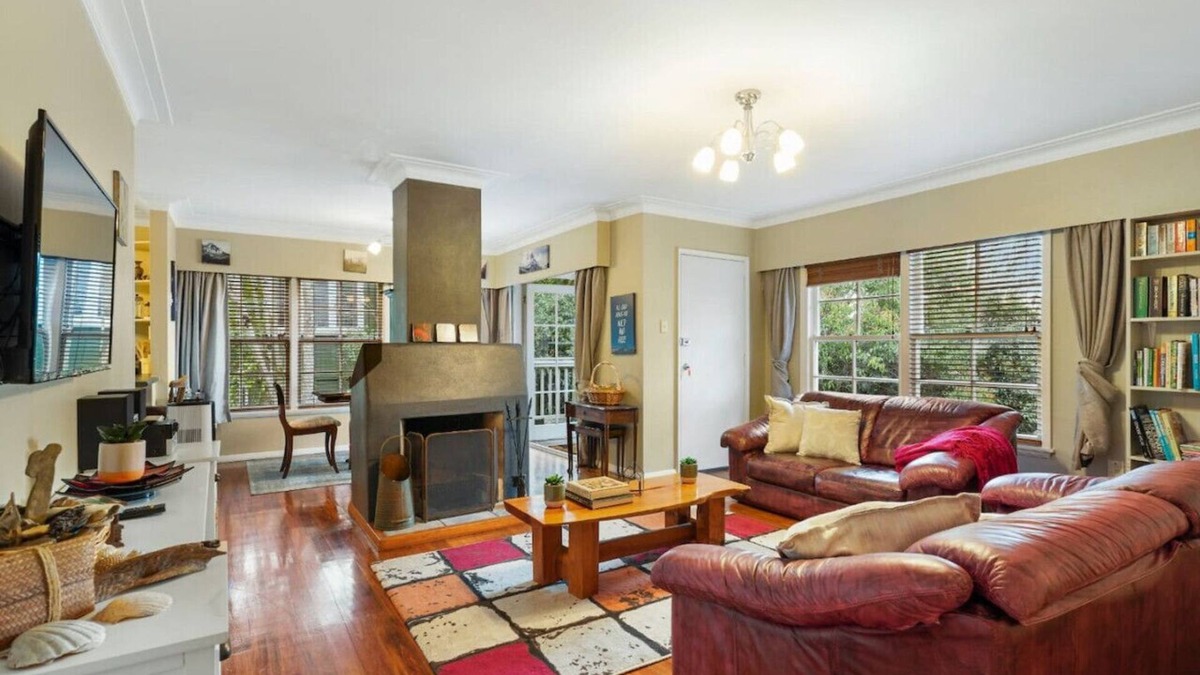 St. Heliers House | Kohi Family Home With Netflix & Gardens View